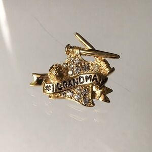 #1 GRANDMA Rhinestone Brooch Knitting Needles